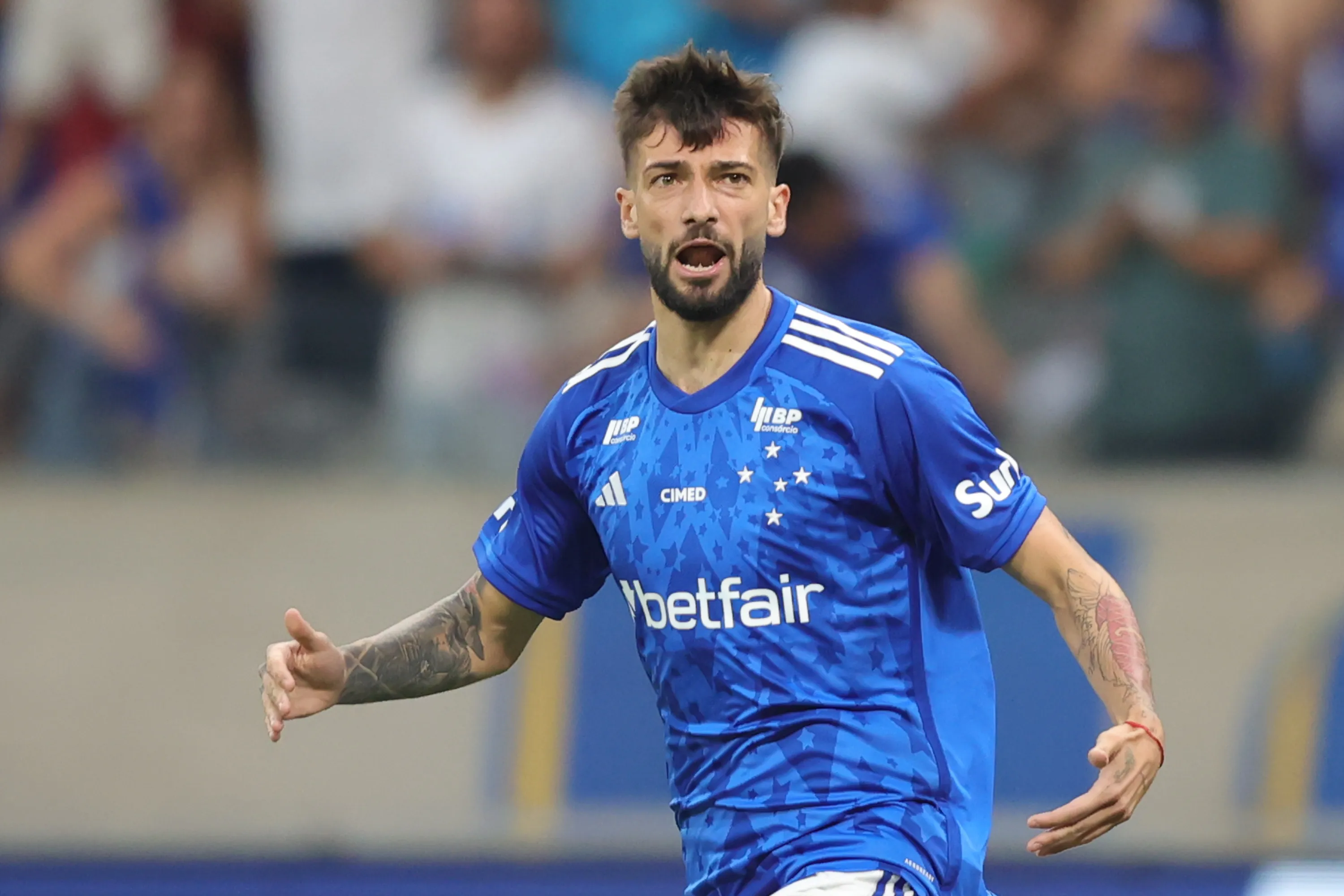 MG – BELO HORIZONTE – 25/01/2025 – MINEIRO 2025, CRUZEIRO X BETIM – Lautaro Diaz jogador do Cruzeiro comemora seu gol durante partida contra o Betim no estadio Mineirao pelo campeonato Mineiro 2025. Foto: Gilson Lobo/AGIF