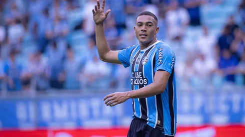 Carlos Vinícius, atacante do Grêmio. Foto: Maxi Franzoi/AGIF