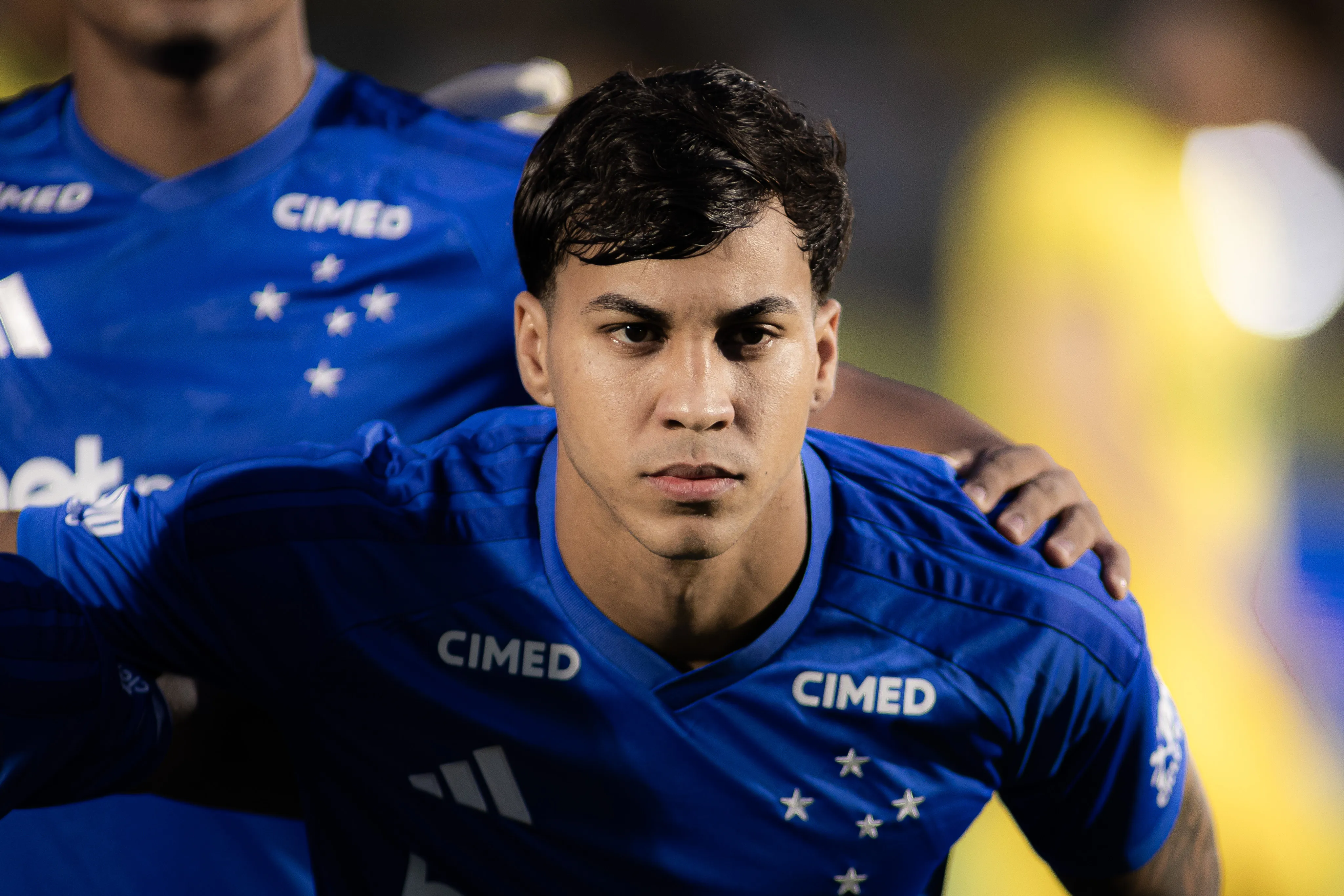 Kaio Jorge jogador do Cruzeiro durante partida contra o Mirassol no estadio Jose Maria de Campos Maia pelo campeonato Brasileiro A 2026. Foto: Vinicius Silva/AGIF
