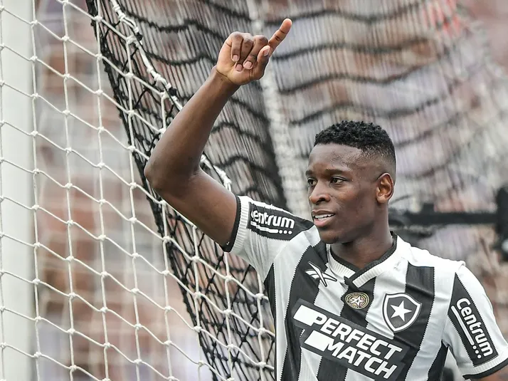 FIFA exige R$12 milhões do Botafogo ao Betis por Luiz Henrique