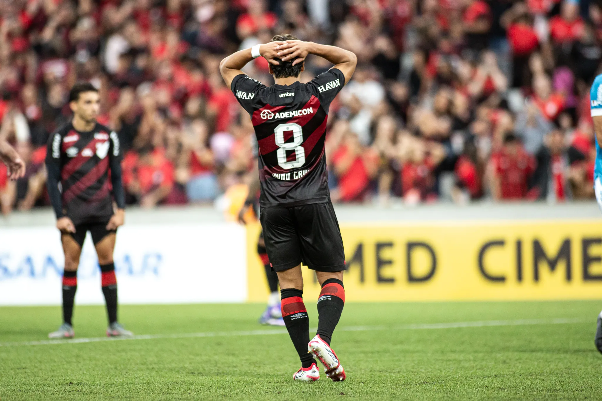 PR – CURITIBA – 22/02/2026 – PARANAENSE 2026, ATHLETICO-PR X LONDRINA – Joao Cruz jogador do Athletico-PR durante partida contra o Londrina no estadio Arena da Baixada pelo campeonato Paranaense 2026. Foto: Luis Garcia/AGIF