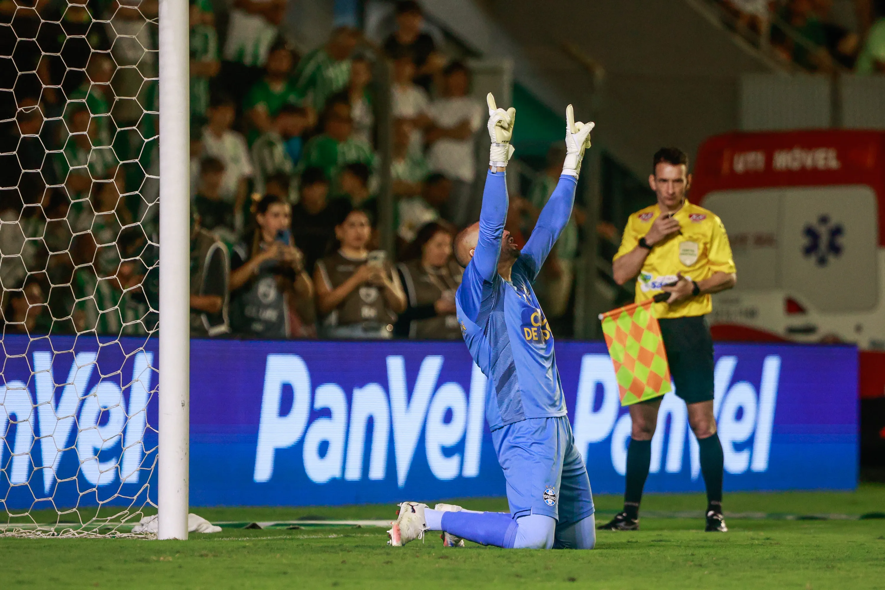 RS – CAXIAS DO SUL – 22/02/2026 – GAUCHO 2026, JUVENTUDE X GREMIO – Weverton jogador do Gremio durante partida contra o Juventude no estadio Alfredo Jaconi pelo campeonato Gaucho 2026. Foto: Luiz Erbes/AGIF