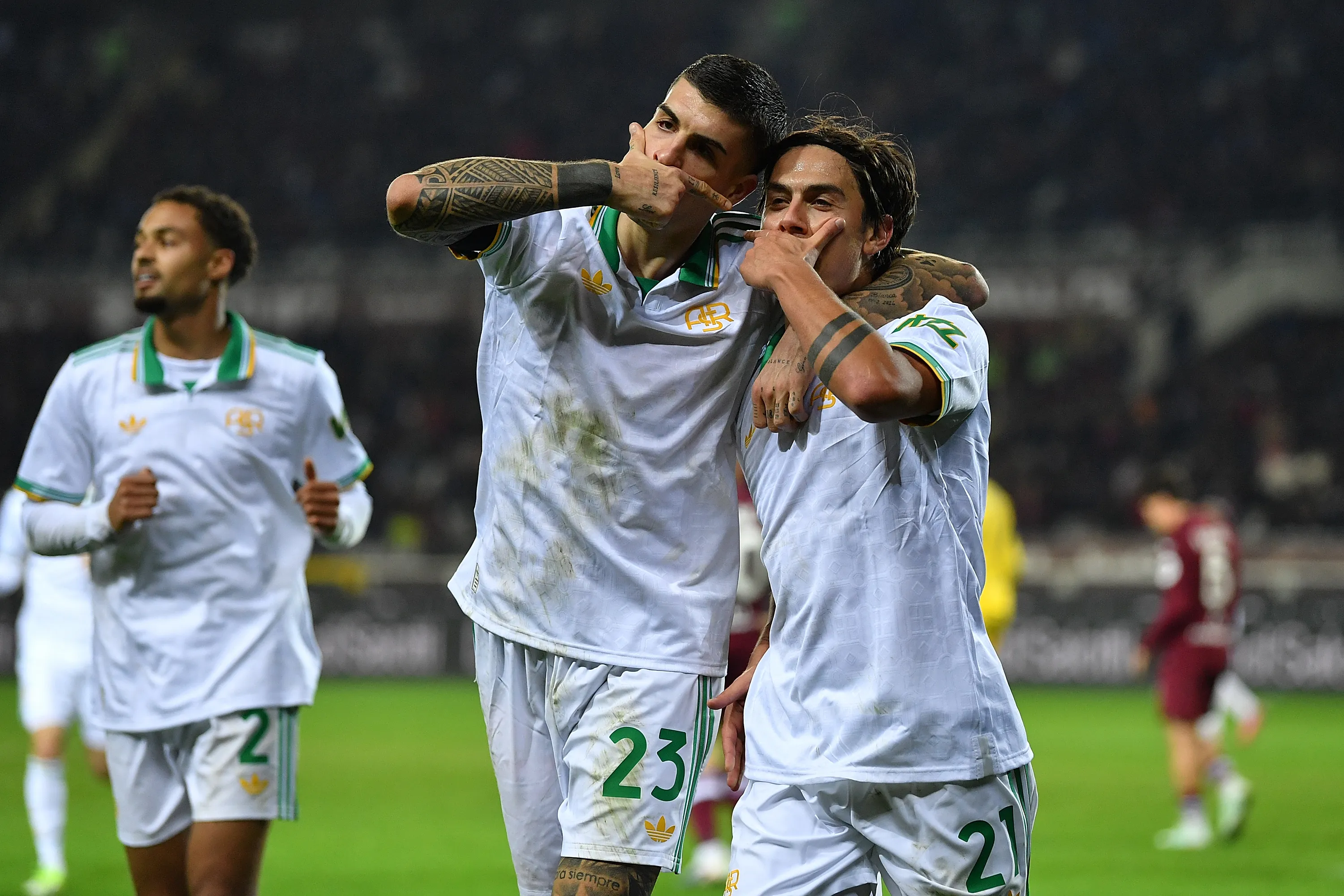 Paulo Dybala comemora seu gol em partida da Roma diante do Torino.  (Photo by Valerio Pennicino/Getty Images)