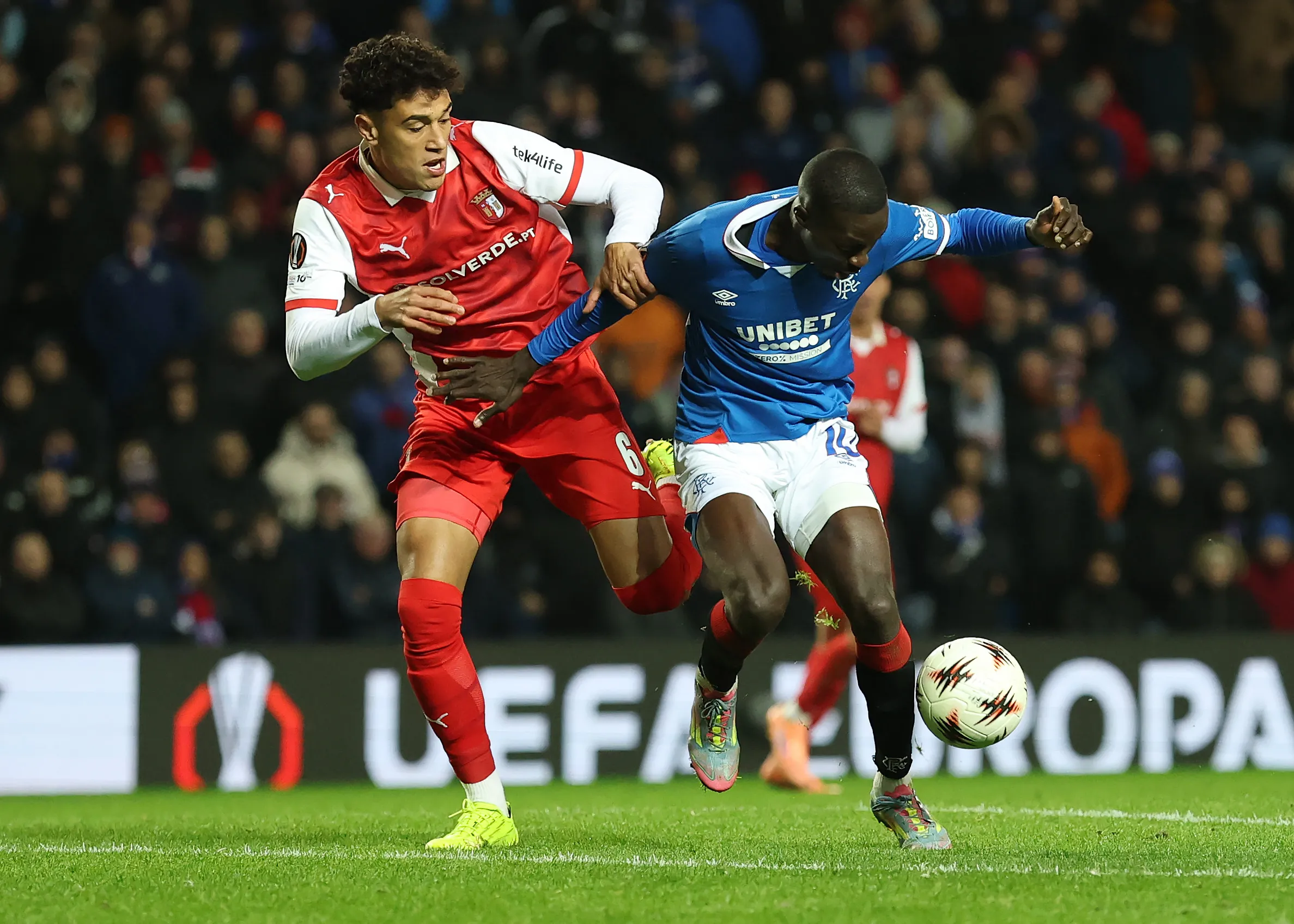 Vitor Carvalho em ação pelo Braga. Foto:  MacNicol/Getty Images