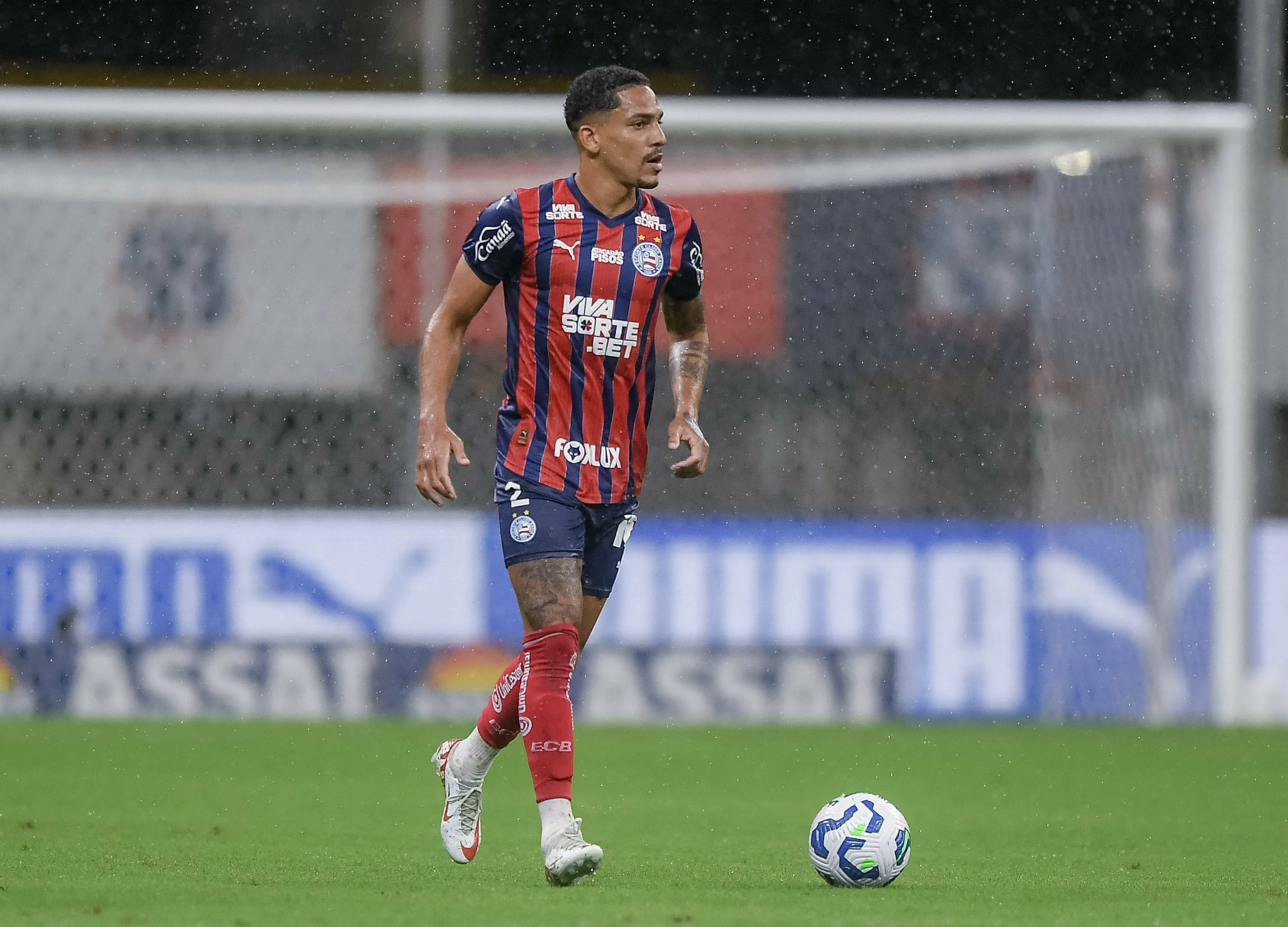 Gilberto jogador do Bahia durante partida contra o Fortaleza no estadio Arena Fonte Nova pelo campeonato Brasileiro A 2025. Foto: Jhony Pinho/AGIF