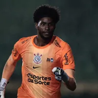 Corinthians se manifesta após caso de racismo com Hugo Souza