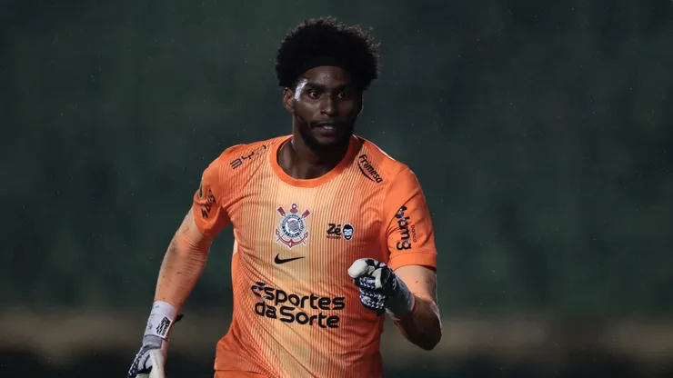 Hugo Souza goleiro do Corinthians durante partida contra o Portuguesa Paulista no estadio Caninde pelo campeonato Paulista 2026. Foto: Marcello Zambrana/AGIF