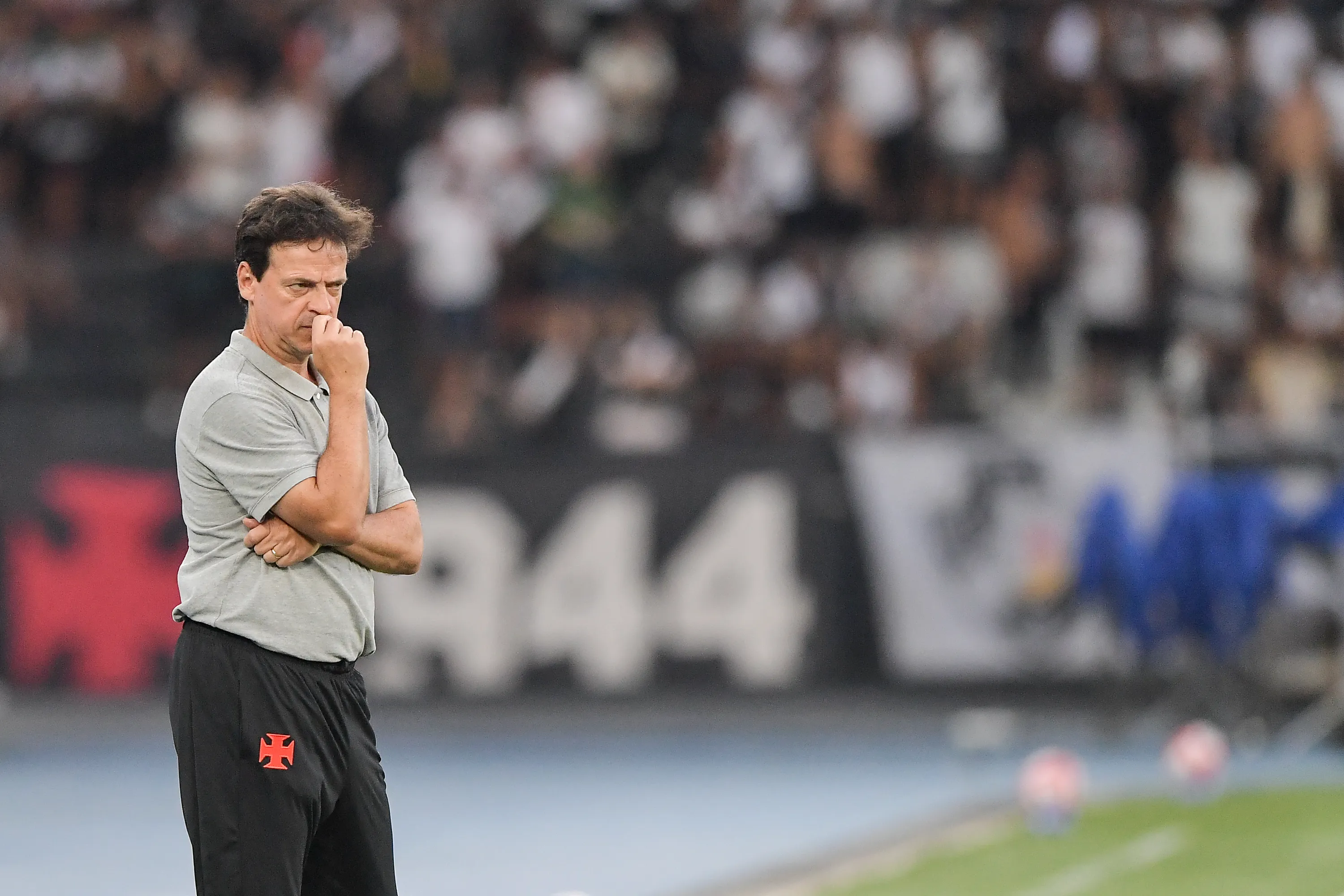 Fernando Diniz comandando o Vasco – Foto: Thiago Ribeiro/AGIF