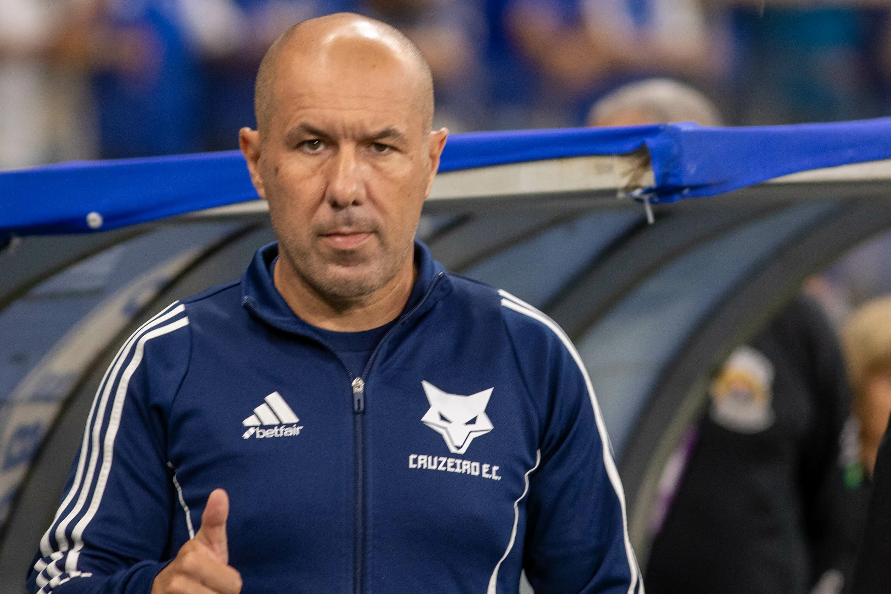 MG – BELO HORIZONTE – 04/12/2025 – BRASILEIRO A 2025, CRUZEIRO X BOTAFOGO – Leonardo Jardim tecnico do Cruzeiro durante partida contra o Botafogo no estadio Mineirao pelo campeonato Brasileiro A 2025. Foto: Fernando Moreno/AGIF