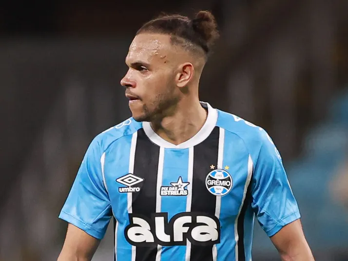 Braithwaite desabafa após voltar aos treinos no Grêmio