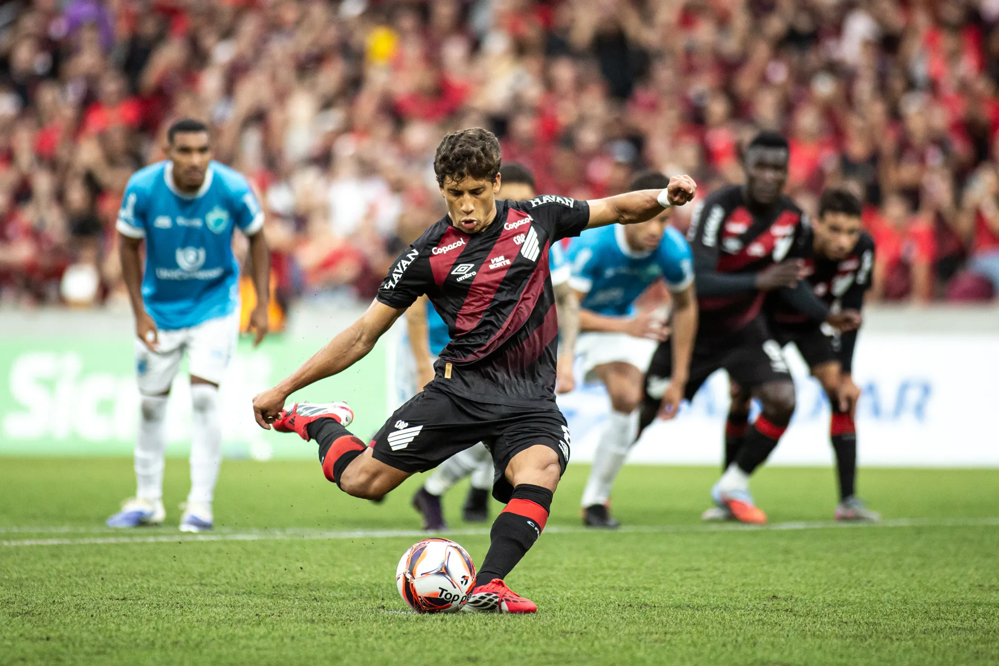 João Cruz durante partida contra o Londrina no Campeonato Paranaense de 2026. Foto: Luis Garcia/AGIF