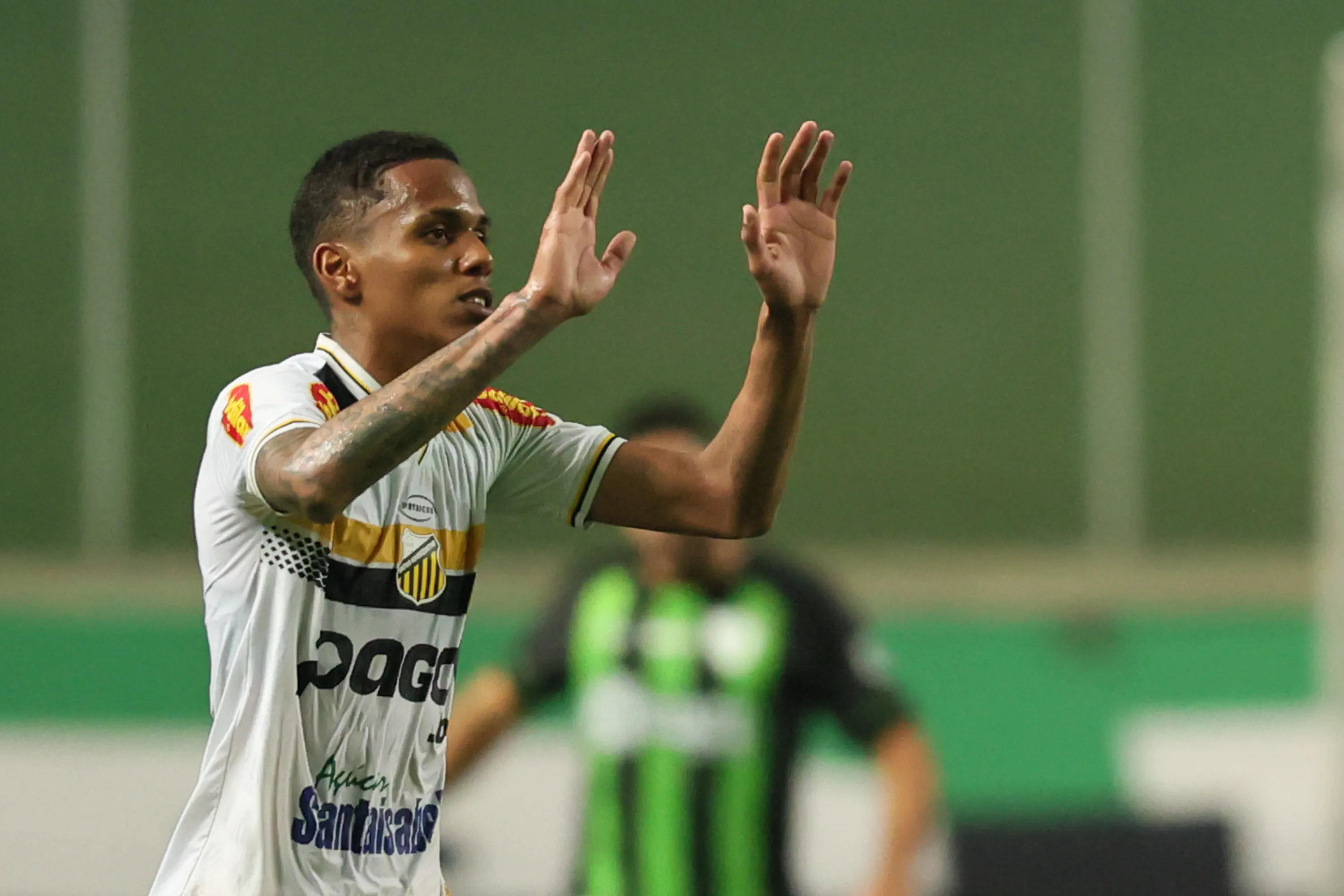 Dantas jogador do Novorizontino comemora seu gol durante partida contra o America-MG no estadio Independencia pelo campeonato Brasileiro B 2025. Foto: Gilson Lobo/AGIF