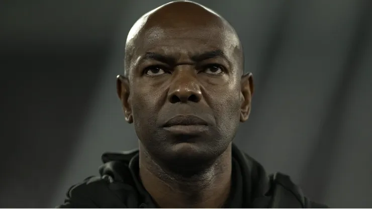 Caçapa durante partida entre Botafogo e Bragantino no Brasileirão de 2023.
