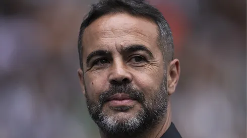 Artur Jorge ex-Botafogo durante partida contra o Cuiabá no estádio Engenhão pelo campeonato Brasileiro A 2024. Foto: Jorge Rodrigues/AGIF