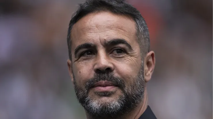 Artur Jorge ex-Botafogo durante partida contra o Cuiabá no estádio Engenhão pelo campeonato Brasileiro A 2024. Foto: Jorge Rodrigues/AGIF