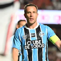 Arthur Melo tem problema e vira dúvida no Grêmio contra o Atlético-MG