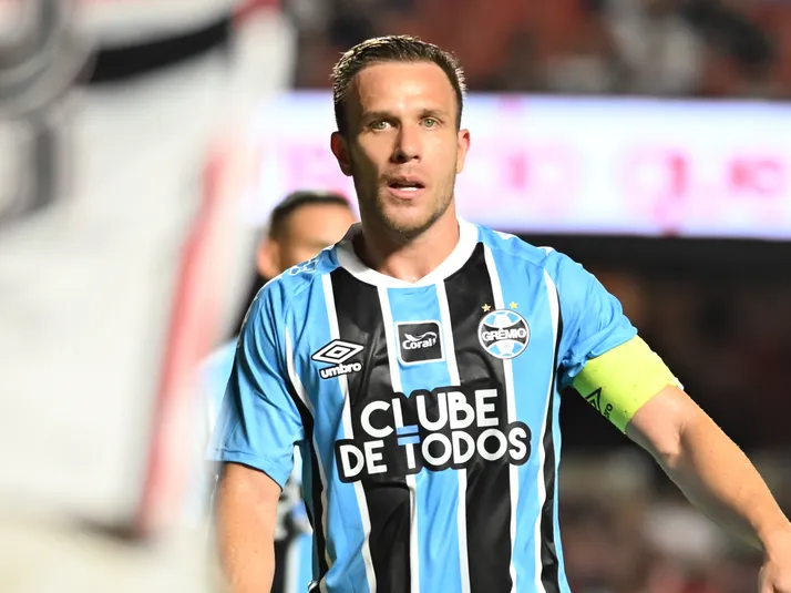 Arthur Melo tem problema e vira dúvida no Grêmio contra o Atlético-MG