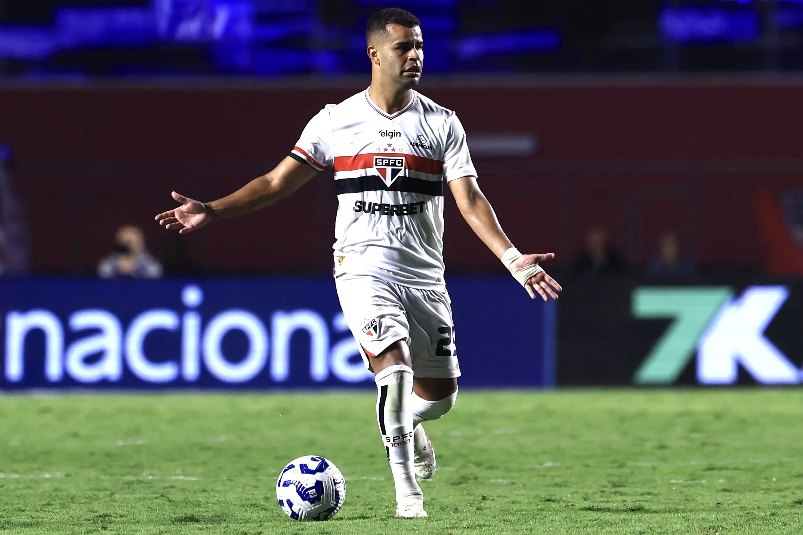 Alisson atuando no São Paulo – Foto: Marcello Zambrana/AGIF