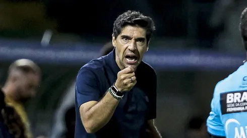 Abel Ferreira tecnico do Palmeiras durante partida contra o Vitoria no estadio Arena Barueri pelo campeonato Brasileiro A 2026. Foto: Marco Miatelo/AGIF