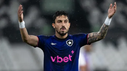 Alex Telles jogador do Botafogo durante partida contra o Bangu no estadio Engenhao pelo campeonato Carioca 2026. Foto: Jorge Rodrigues/AGIF