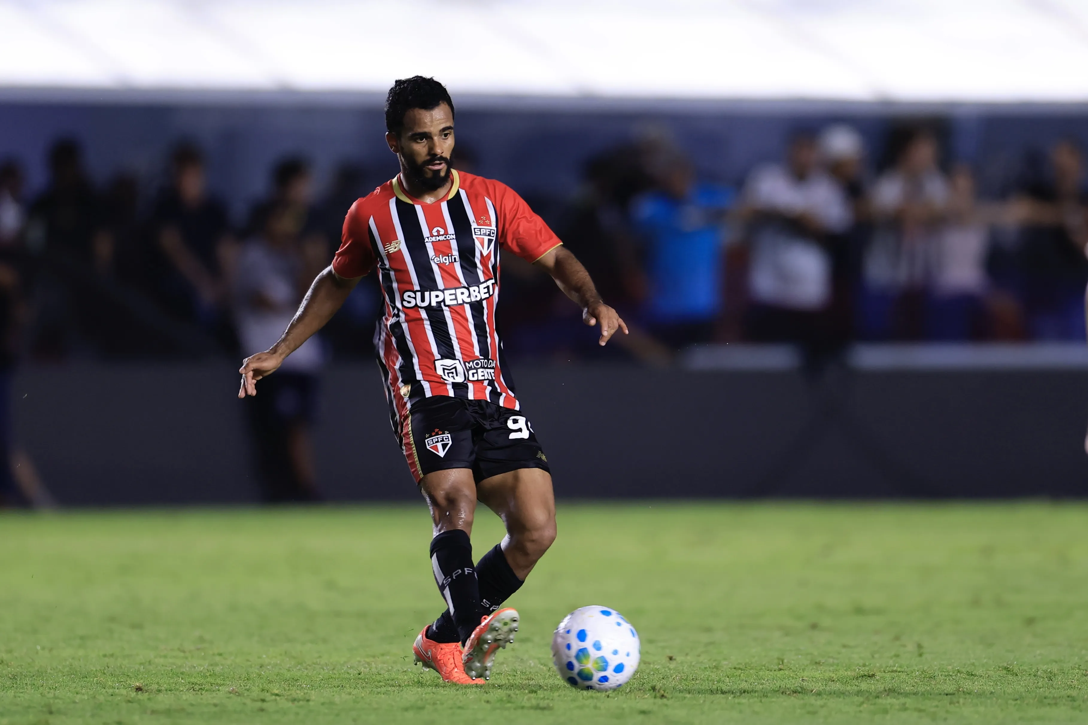 Danielzinho atuando em São Paulo x Santos – Foto: Marcello Zambrana/AGIF