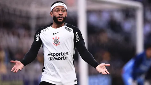 Memphis Depay jogador do Corinthians durante partida contra o Fortaleza no estadio Arena Corinthians pelo campeonato Brasileiro A 2025.