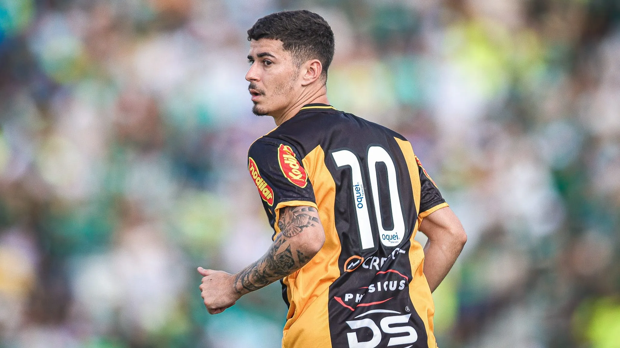 Rômulo em duelo pelo Novorizontino. Foto: Pedro Zacchi/AGIF