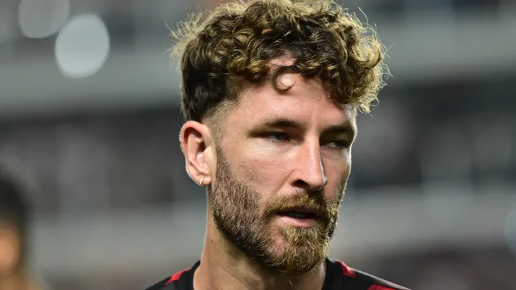 Léo Pereira vê Flamengo em dívida com a torcida
