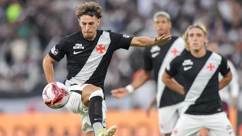 Nuno Moreira em campo pelo Vasco. Foto: Thiago Ribeiro/AGIF