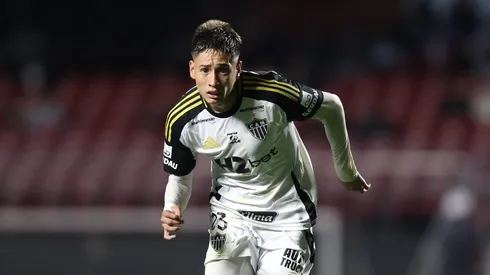 Iván Román em campo pelo Galo. Foto: Marlon Costa/AGIF