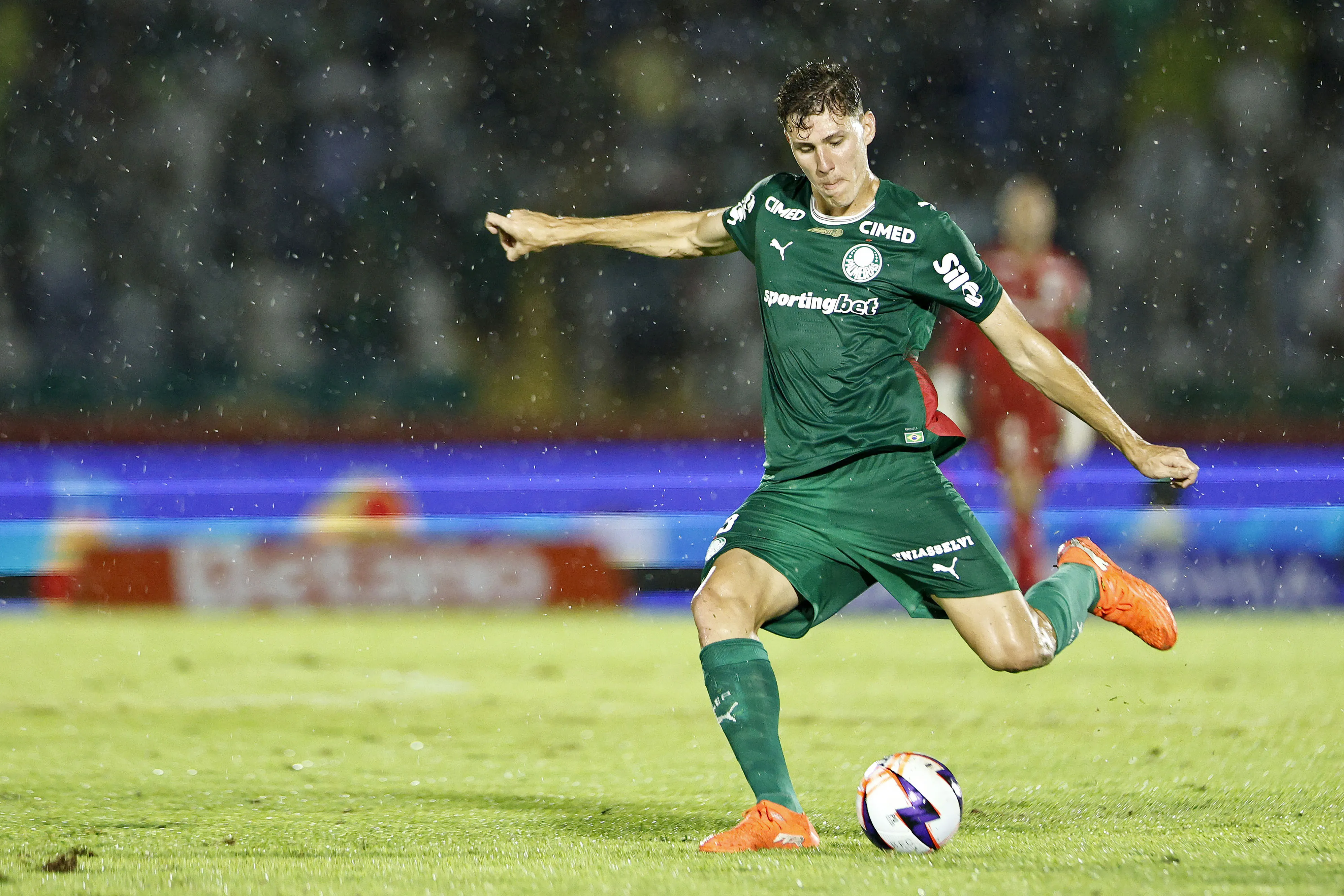 Benedetti jogador do Palmeiras durante partida contra o Botafogo-SP no estadio Santa Cruz pelo campeonato Paulista 2026. Foto: Thiago Calil/AGIF