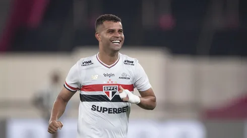 Alisson quer reconquistar espaço no São Paulo.