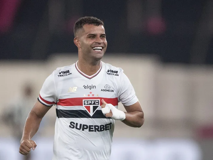 Alisson causa reviravolta no São Paulo e tentará retomar espaço