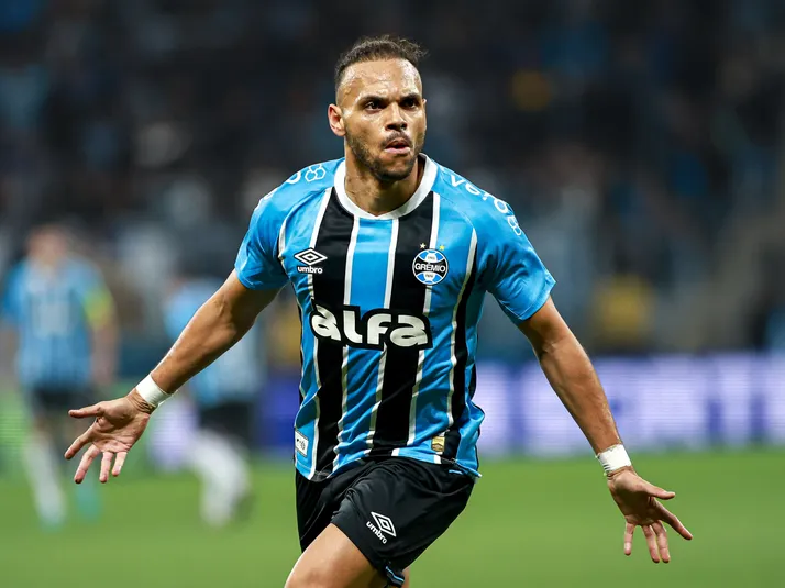 Atlético-MG prepara nova oferta por Braithwaite e Grêmio avalia negociação