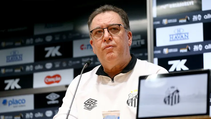 O presidente Marcelo Teixeira durante coletiva oficial em coletiva de imprensa realizada no Vila Belmiro. Foto: Mauricio De Souza/AGIF