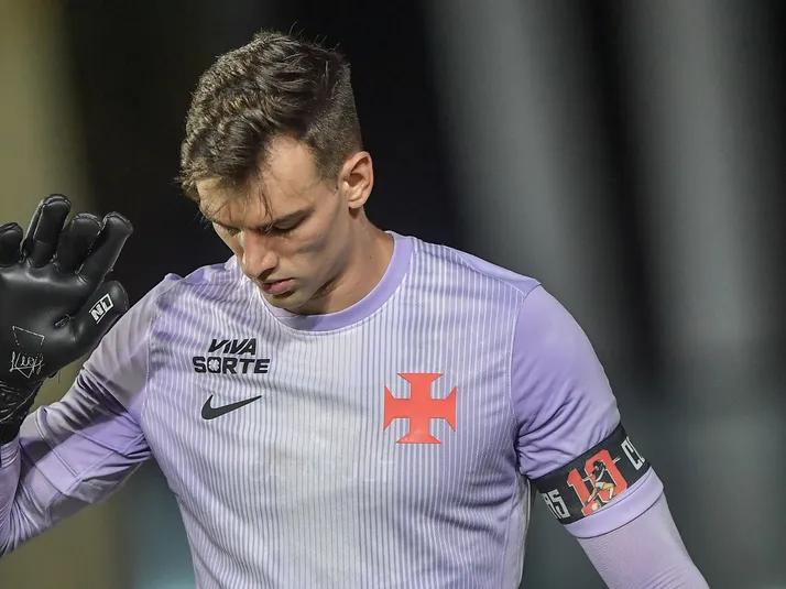 Jornalista avalia Léo Jardim como goleiro comum