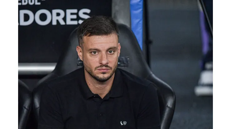 Martin Anselmi tecnico do Botafogo durante partida contra o Nacional Potosi no estadio Engenhao pelo campeonato Copa Libertadores 2026. Foto: Thiago Ribeiro/AGIF