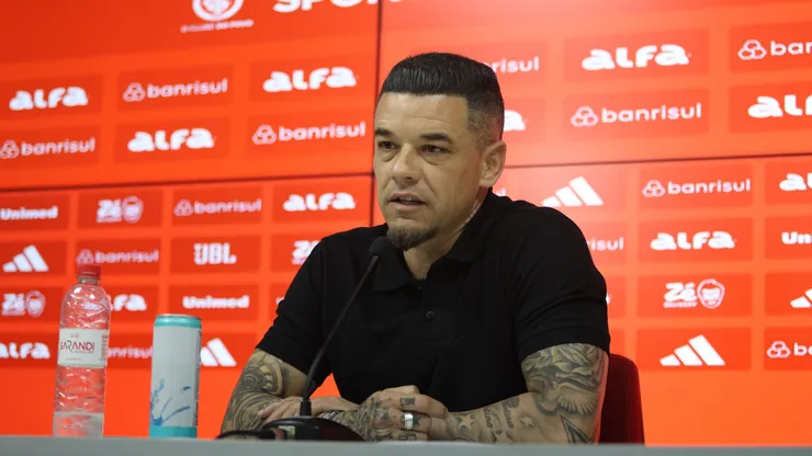 D’Alessandro, ex-diretor esportivo do Internaciona, em entrevista coletiva (Imagem: Ricardo Duarte/Internacional)