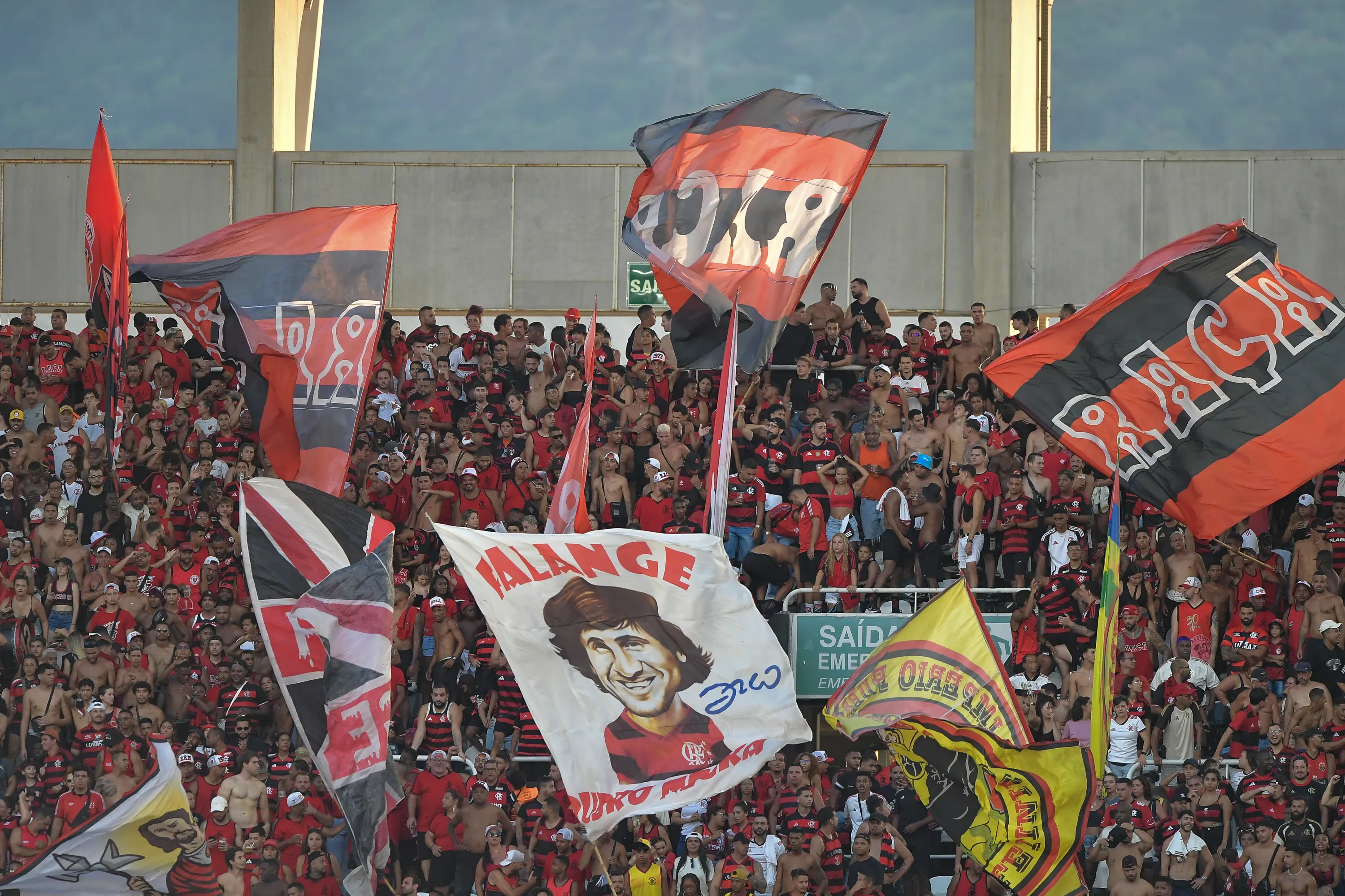 RJ – RIO DE JANEIRO – 15/02/2026 – CARIOCA 2026, BOTAFOGO X FLAMENGO – Torcida do Flamengo durante partida contra Botafogo no estadio Engenhao pelo campeonato Carioca 2026. Foto: Thiago Ribeiro/AGIF