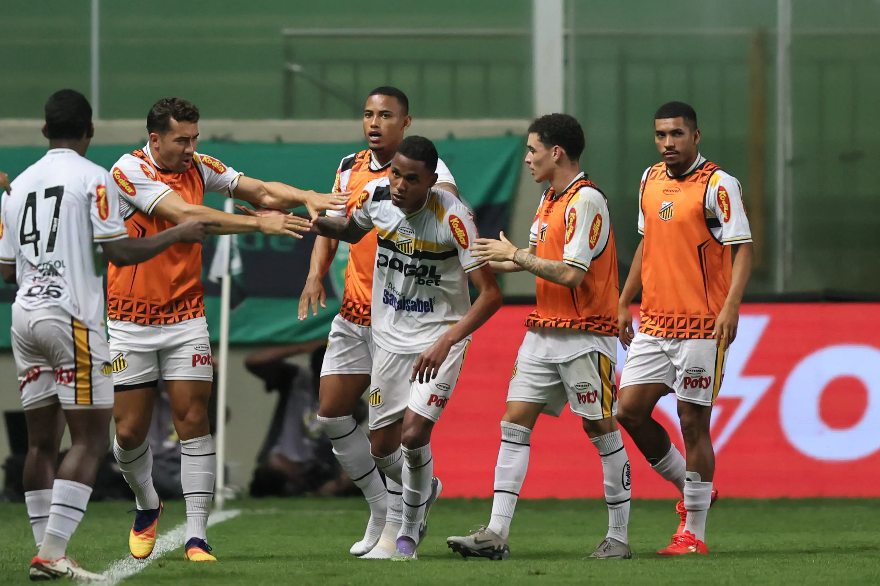 Dantas jogador do Novorizontino comemora seu gol durante partida contra o America-MG no estadio Independencia pelo campeonato Brasileiro B 2025. Foto: Gilson Lobo/AGIF