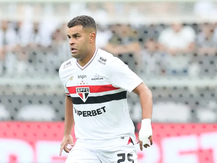 São Paulo decide reintegrar Alisson após negociação com o Corinthians