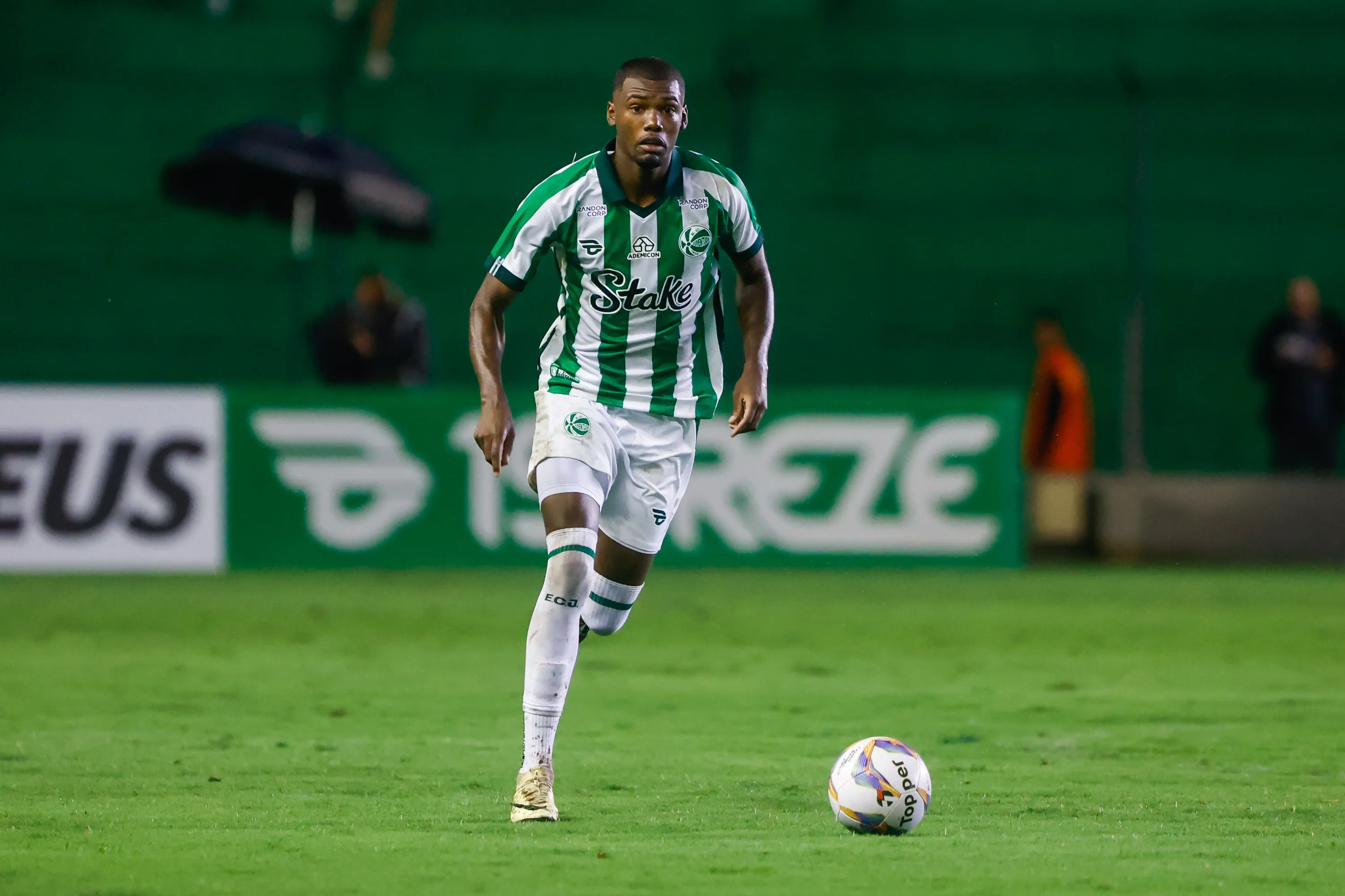 Abner com a camisa do Juventude – Foto: Luiz Erbes/AGIF