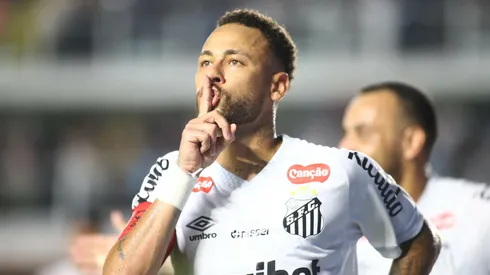 SP – SANTOS – 26/02/2026 – BRASILEIRO A 2026, SANTOS X VASCO – Neymar Jr. jogador do Santos comemora seu gol durante partida contra o Vasco no estadio Vila Belmiro pelo campeonato Brasileiro A 2026. Foto: Mauricio De Souza/AGIF
