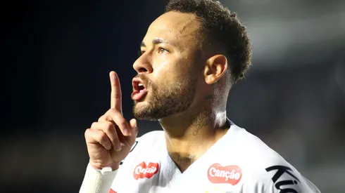 Neymar durante confronto contra o Vasco no Brasileirão de 2026.