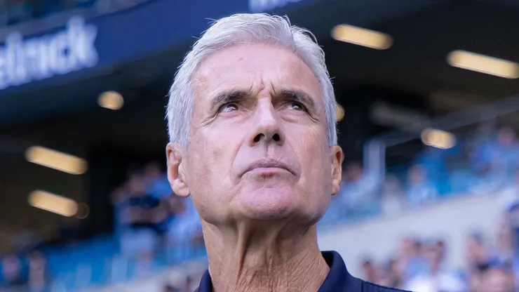 Luis Castro tecnico do Gremio durante partida contra o Juventude no estadio Arena do Gremio pelo campeonato Gaucho 2026. Foto: Maxi Franzoi/AGIF