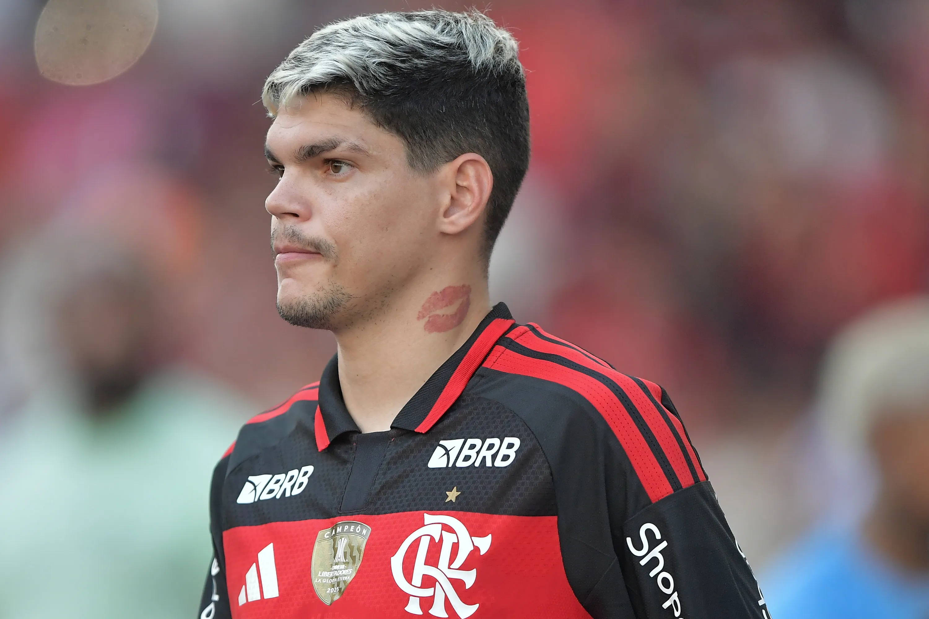 RJ – RIO DE JANEIRO – 15/02/2026 – CARIOCA 2026, BOTAFOGO X FLAMENGO – Ayrton Lucas jogador do Flamengo durante partida contra o Botafogo no estadio Engenhao pelo campeonato Carioca 2026. Foto: Thiago Ribeiro/AGIF