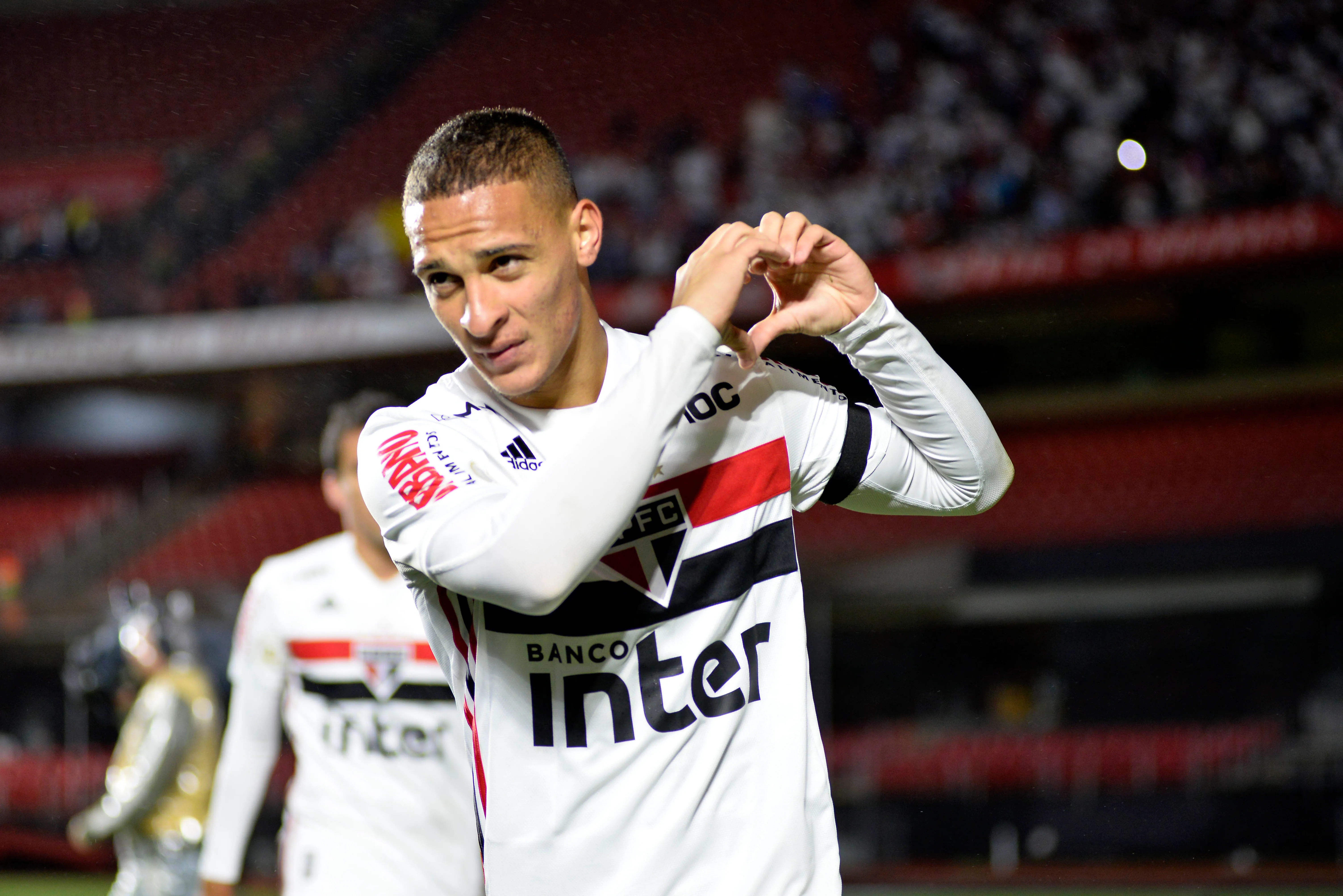 Antony pode retornar no futuro – Foto: Bruno Ulivieri/AGIF.