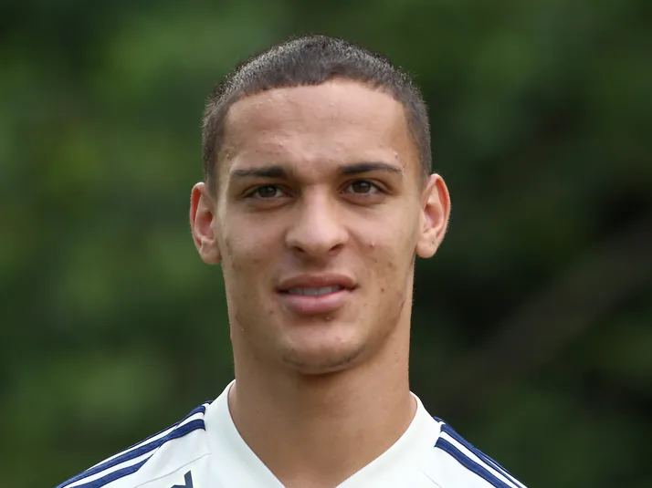 Antony dará prioridade ao São Paulo sobre retorno ao Brasil