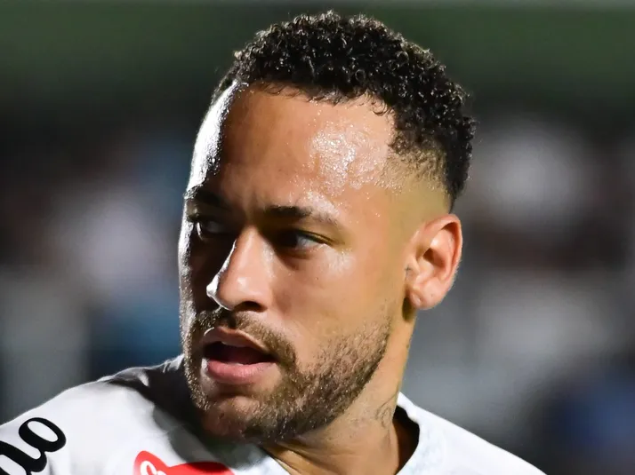 Veja leitura labial de discussão entre Neymar e Thiago Mendes