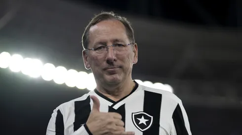 Textor não quer novo centroavante no Botafogo.